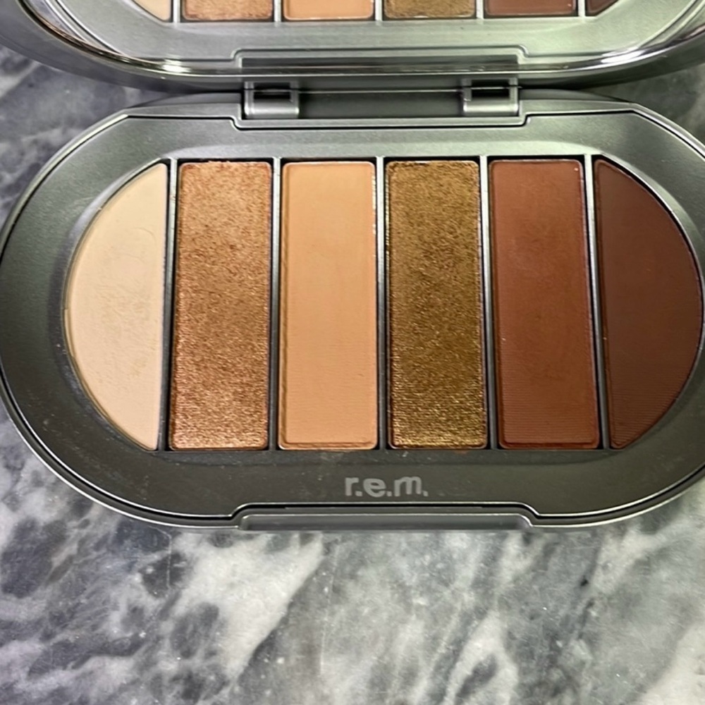 REM r.e.m. Beauty Babydoll Eyeshadow Palette Nude Natural Matte Shimmer